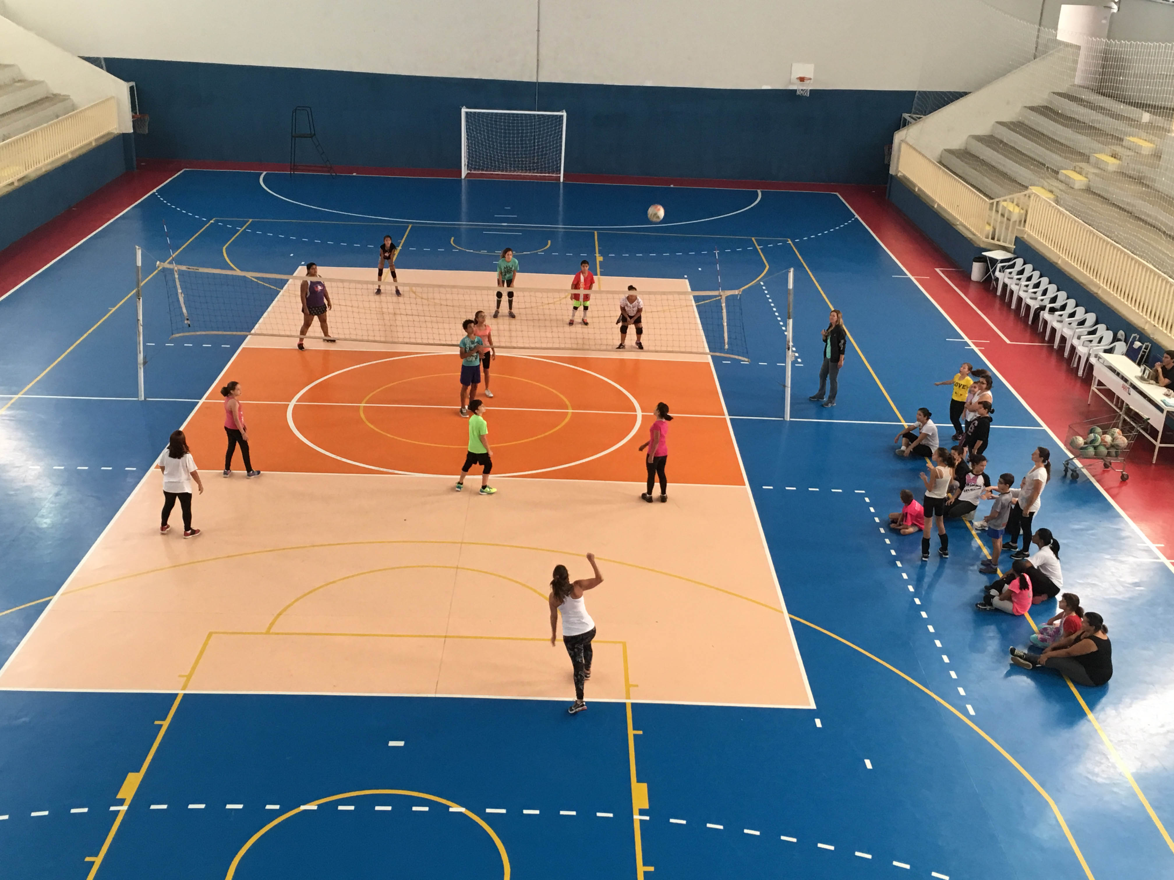 Aula-Dia-das-Mães-1 Vôlei homenageia mães em atividade com os filhos