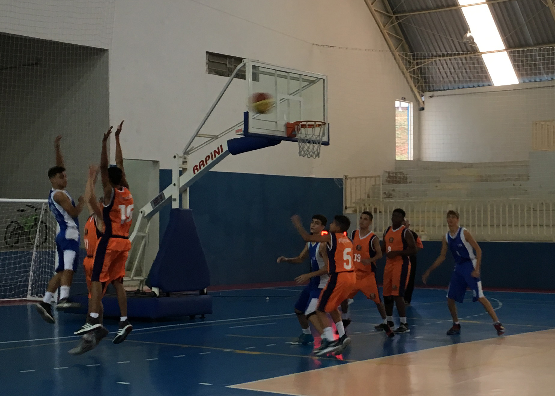IMG_0244-1 Basquete masculino Sub-15 não consegue superar Itapira e sofre segunda derrota
