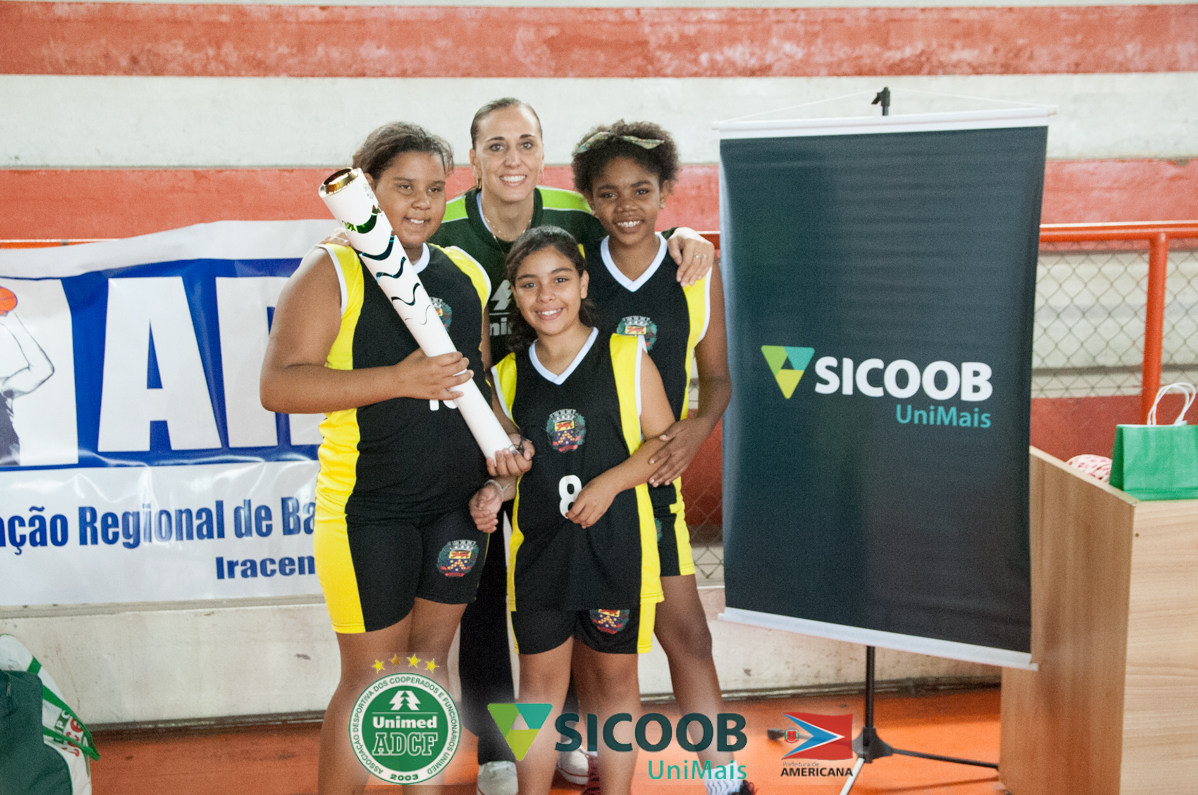 Torneio-sub-12-Americana-16 Sub-12 feminino fica em segundo em Festival de Basquete de Americana