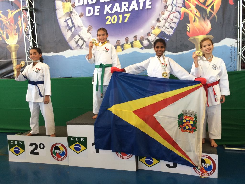 10.06-Sandryellen-2 Itupevenses garantem classificação para a final Brasileira de Karatê