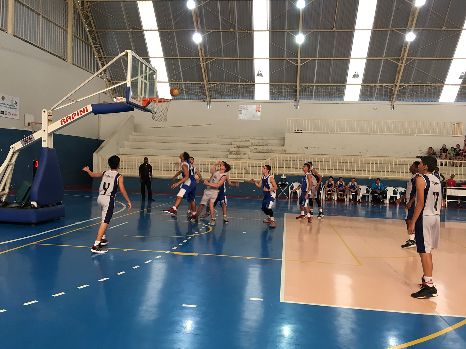28.09-Basquete-sub-15-masculino-21 Por pouco! Basquete sub-15 deixa vitória escapar nos minutos finais