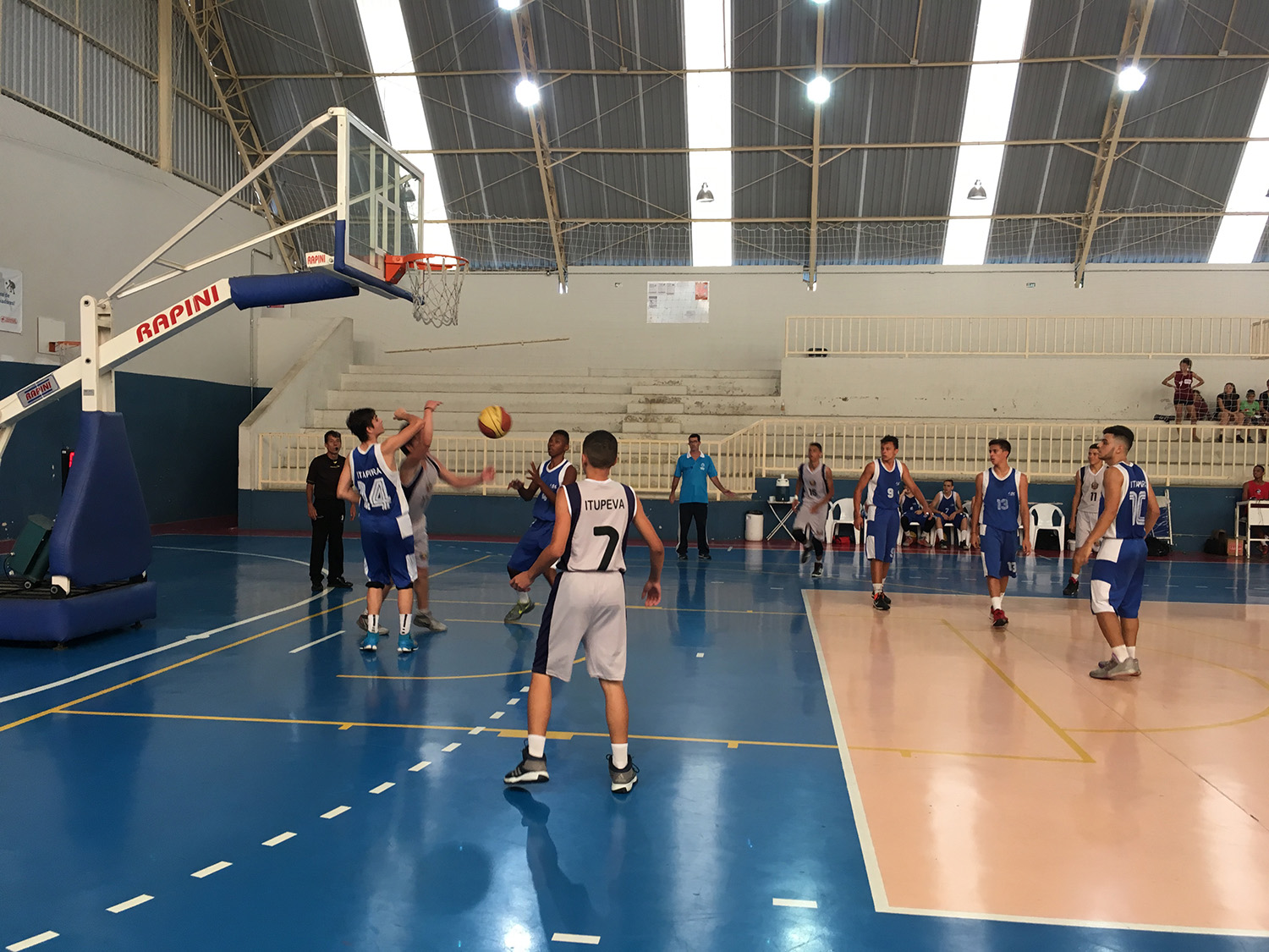 28.09-Basquete-sub-15-masculino-31 Por pouco! Basquete sub-15 deixa vitória escapar nos minutos finais