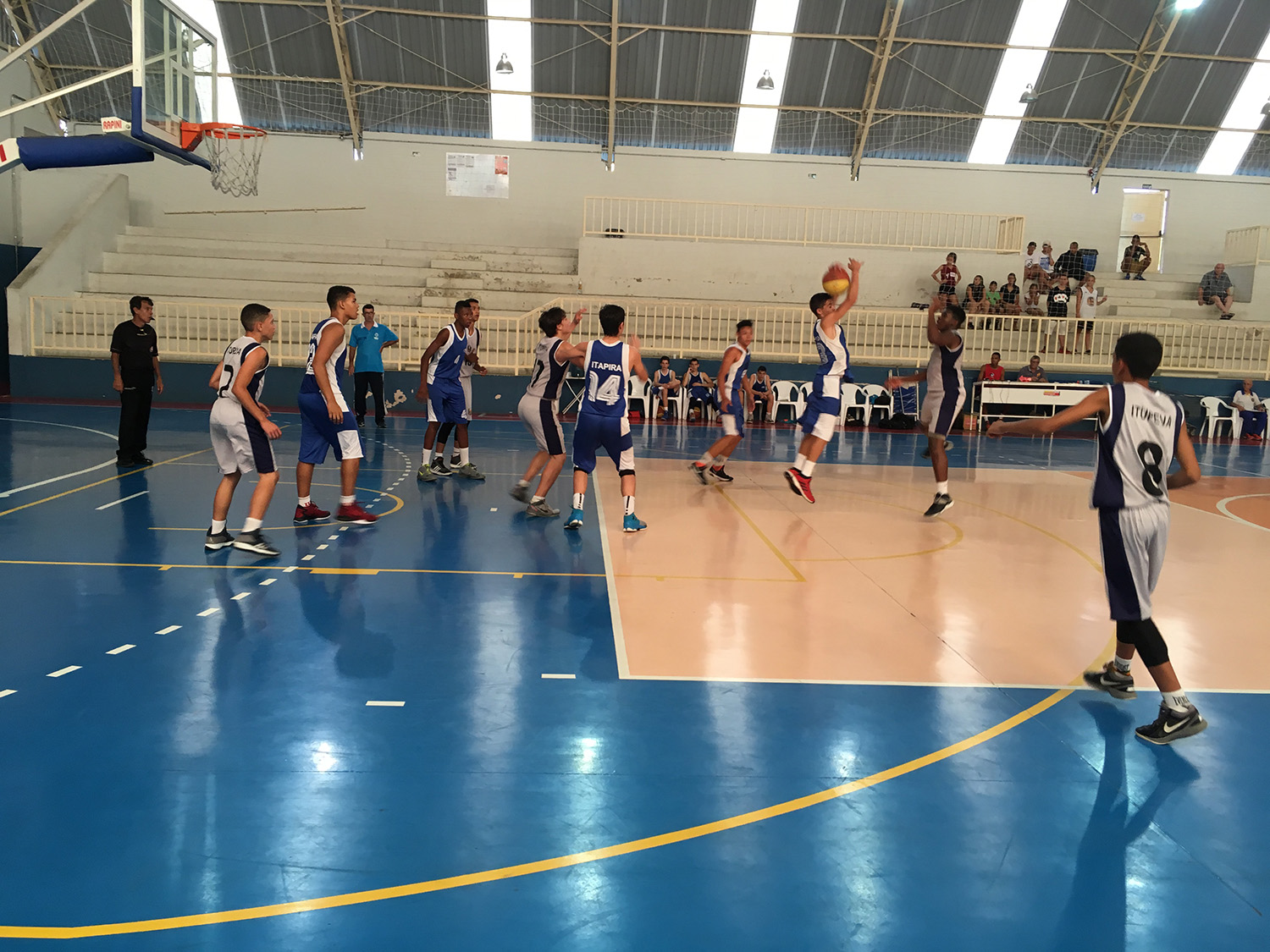 28.09-Basquete-sub-15-masculino-35 Por pouco! Basquete sub-15 deixa vitória escapar nos minutos finais