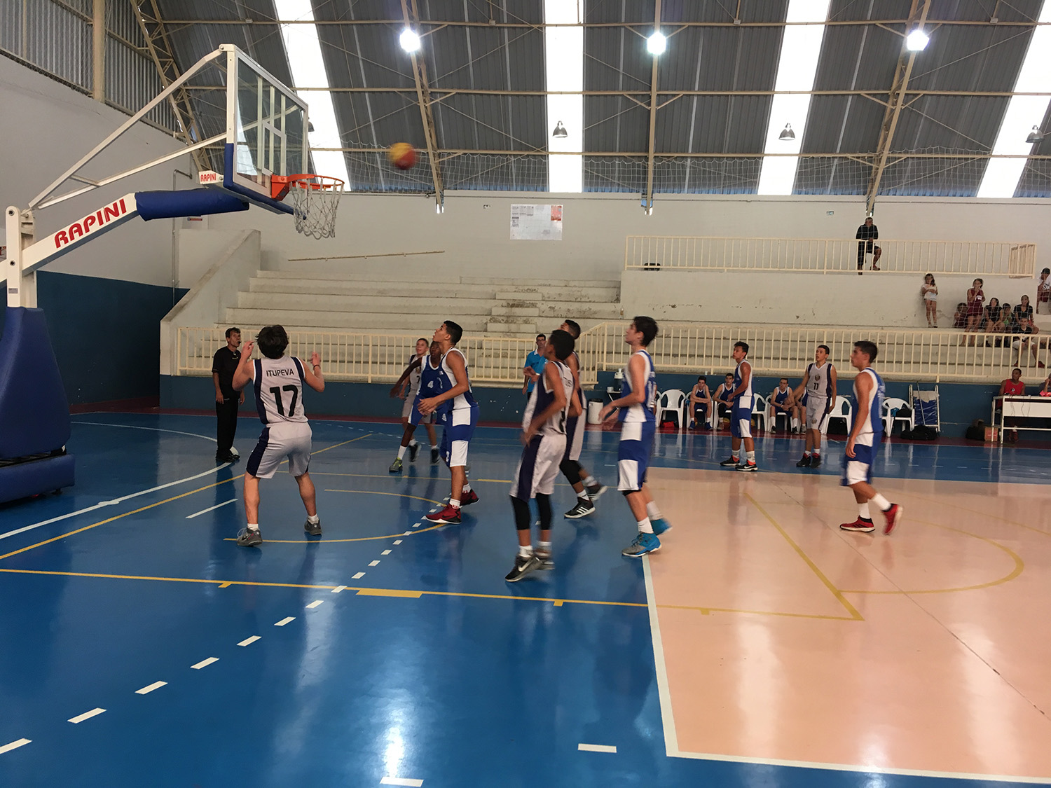 28.09-Basquete-sub-15-masculino-38 Por pouco! Basquete sub-15 deixa vitória escapar nos minutos finais