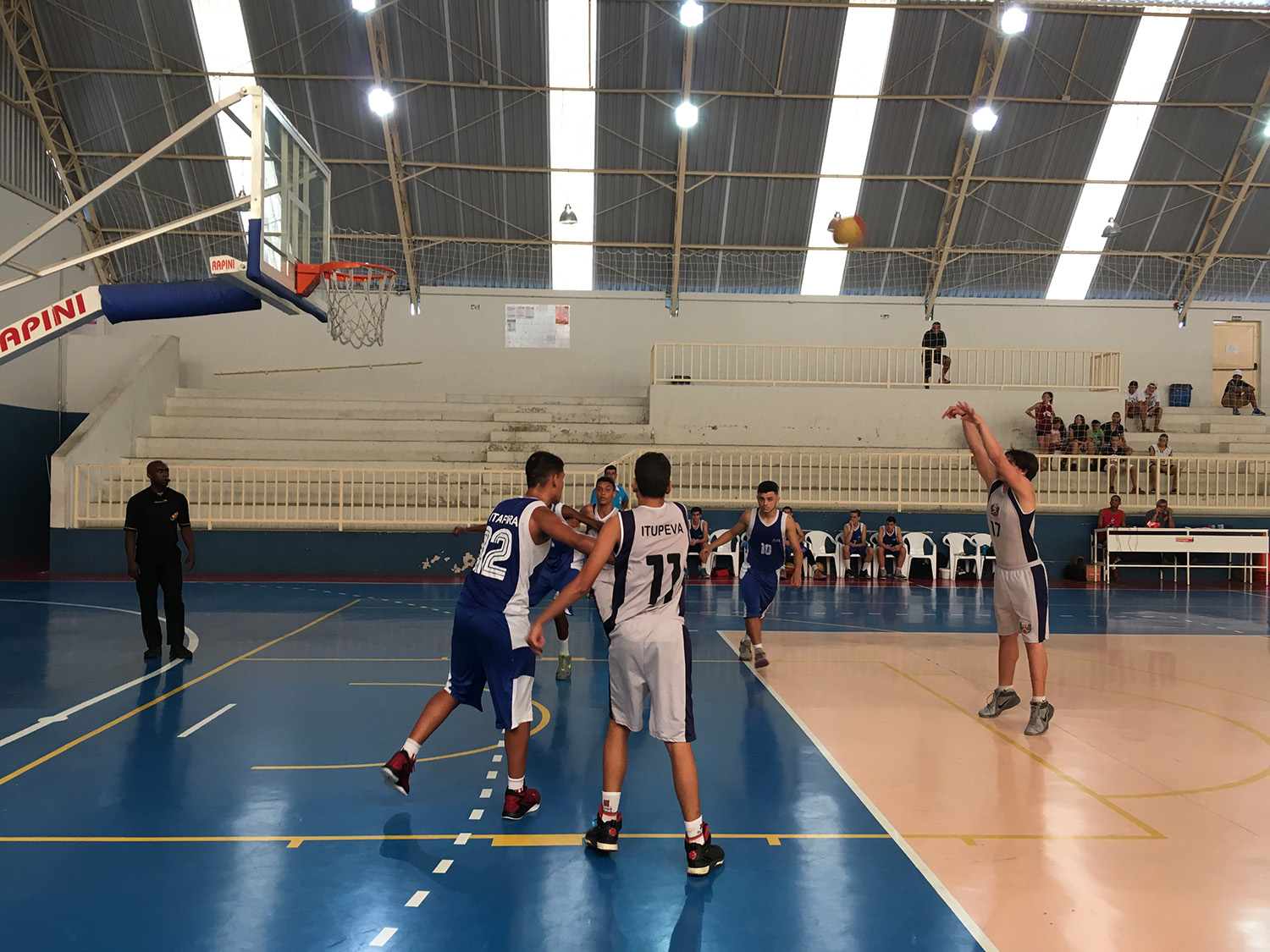28.09-Basquete-sub-15-masculino-44 Por pouco! Basquete sub-15 deixa vitória escapar nos minutos finais