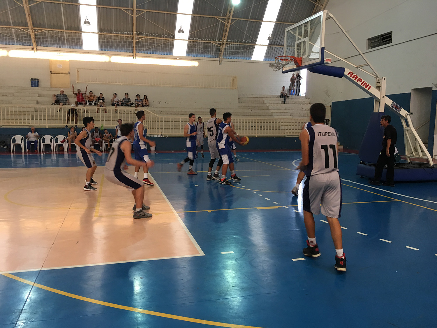 28.09-Basquete-sub-15-masculino-50 Por pouco! Basquete sub-15 deixa vitória escapar nos minutos finais