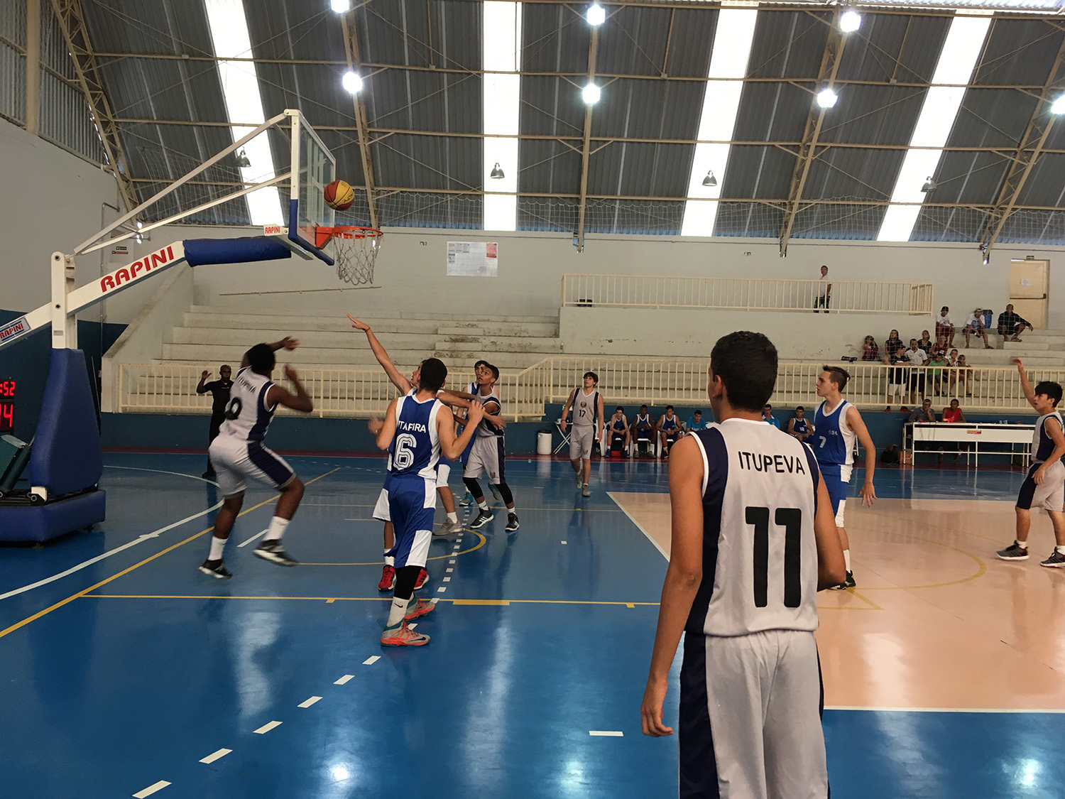 28.09-Basquete-sub-15-masculino-8 Por pouco! Basquete sub-15 deixa vitória escapar nos minutos finais