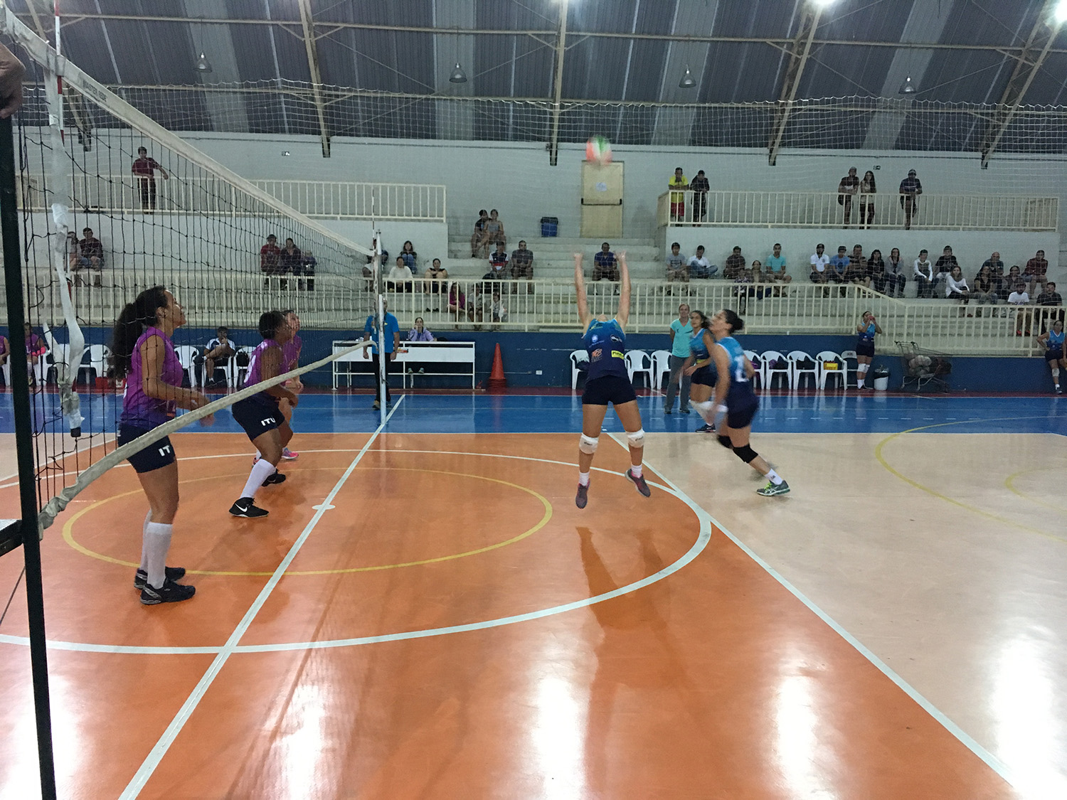 28.09-volei-feminino-adulto-16 Em jogo de superação, vôlei feminino vence Itu