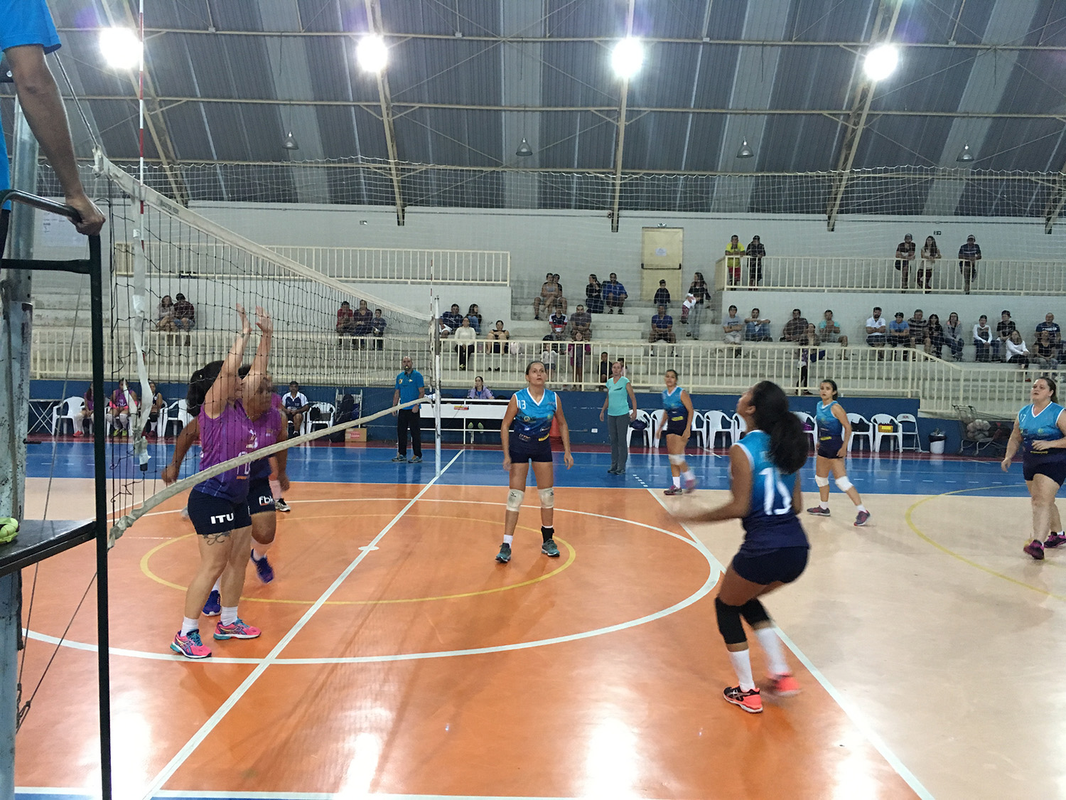 28.09-volei-feminino-adulto-23 Em jogo de superação, vôlei feminino vence Itu