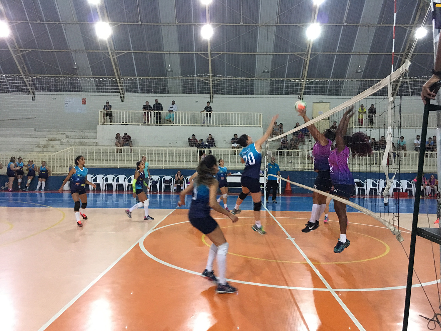 28.09-volei-feminino-adulto-40 Em jogo de superação, vôlei feminino vence Itu