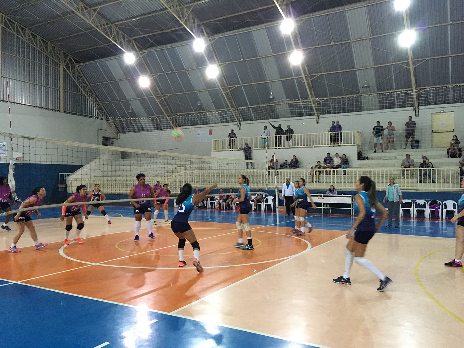 28.09-volei-feminino-adulto-93 Em jogo de superação, vôlei feminino vence Itu