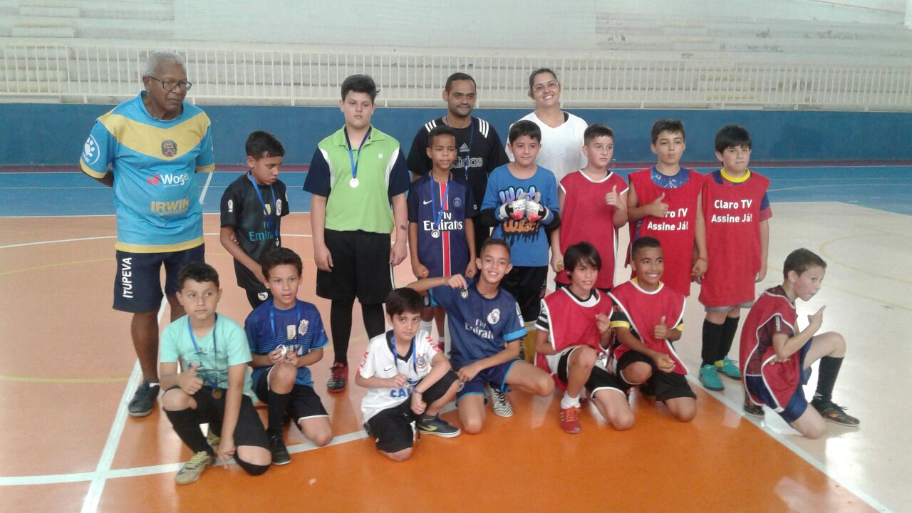 Sub-10-12 Confraternização da Escolinha de Futsal reúne pais e alunos