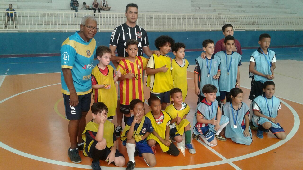 Sub-10-3 Confraternização da Escolinha de Futsal reúne pais e alunos