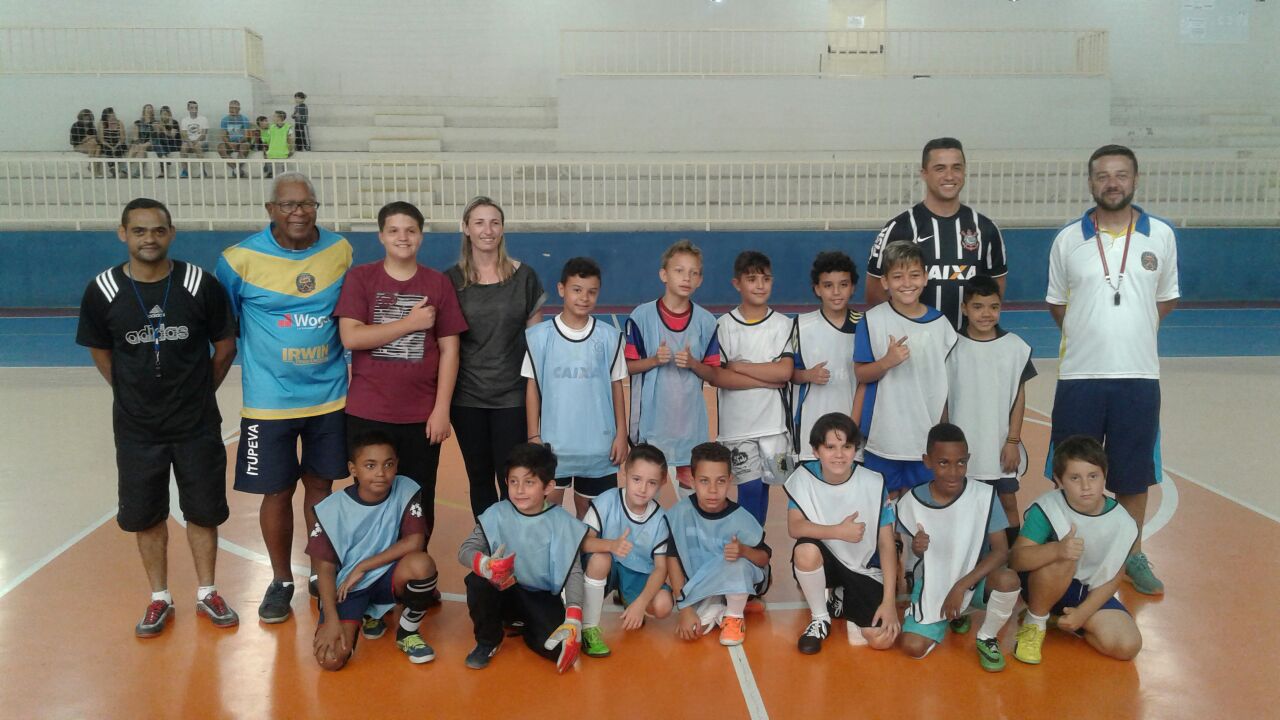 Sub-10-8 Confraternização da Escolinha de Futsal reúne pais e alunos