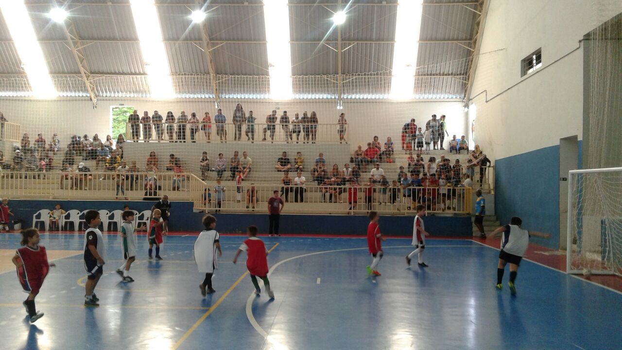 jogo-sub-7-1 Confraternização da Escolinha de Futsal reúne pais e alunos