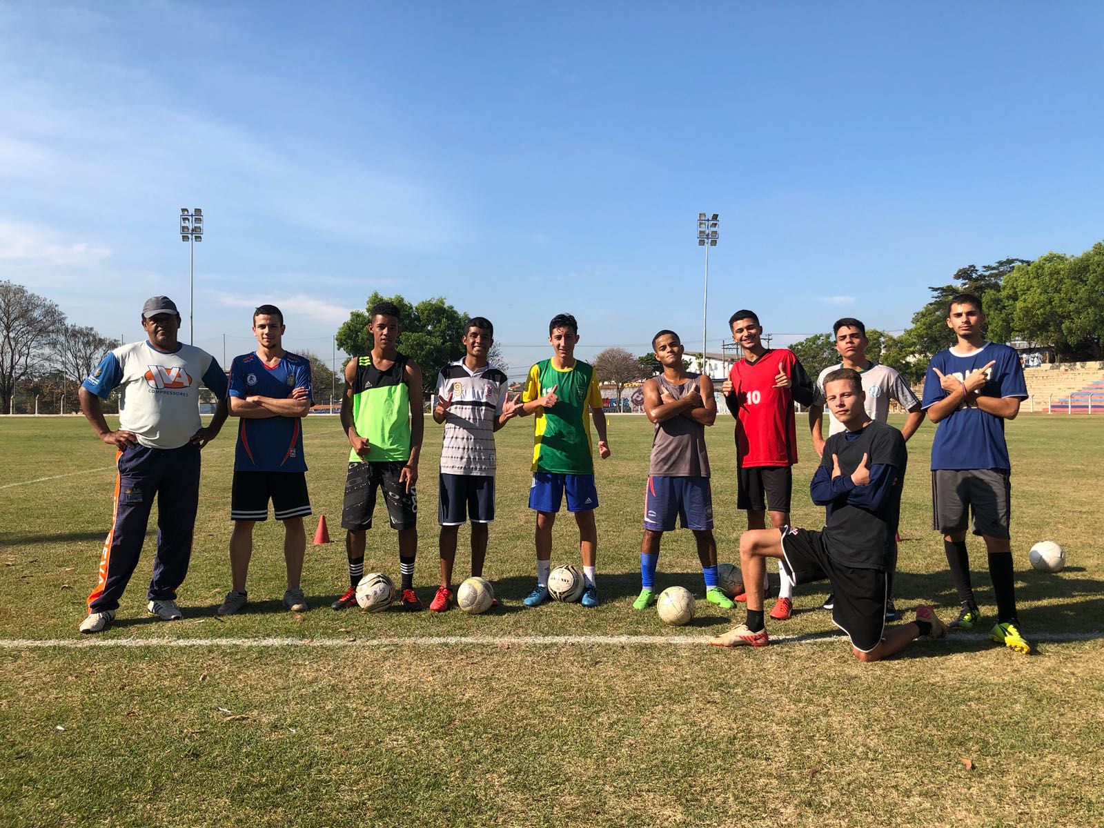 Treino-Futebol-11 Escolinha de futebol da Prefeitura pode ser caminho para realizar o sonho de ser jogador