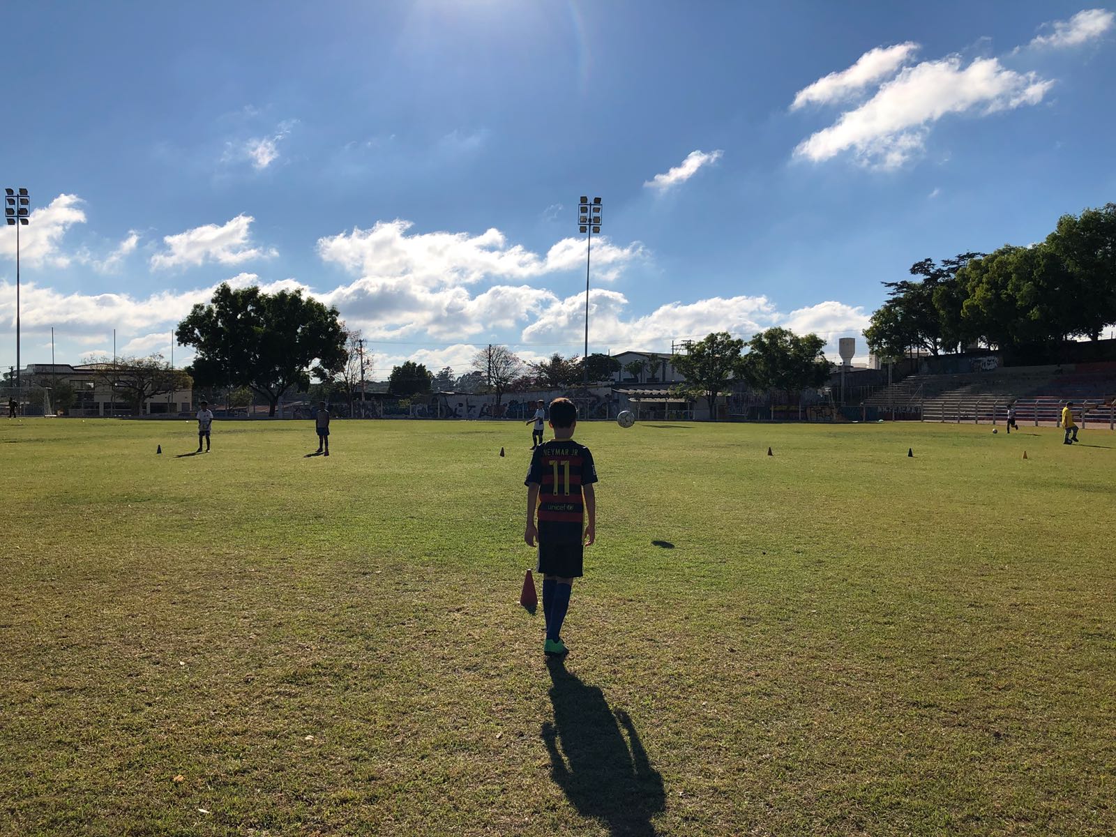 Treino-Futebol-4 Escolinha de futebol da Prefeitura pode ser caminho para realizar o sonho de ser jogador