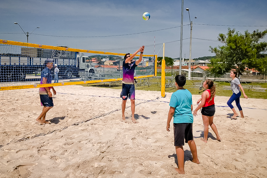 Clinica-Volei-11 Vôlei de Praia: Primeiro dia de clínica agradou jovens no Parque da Cidade