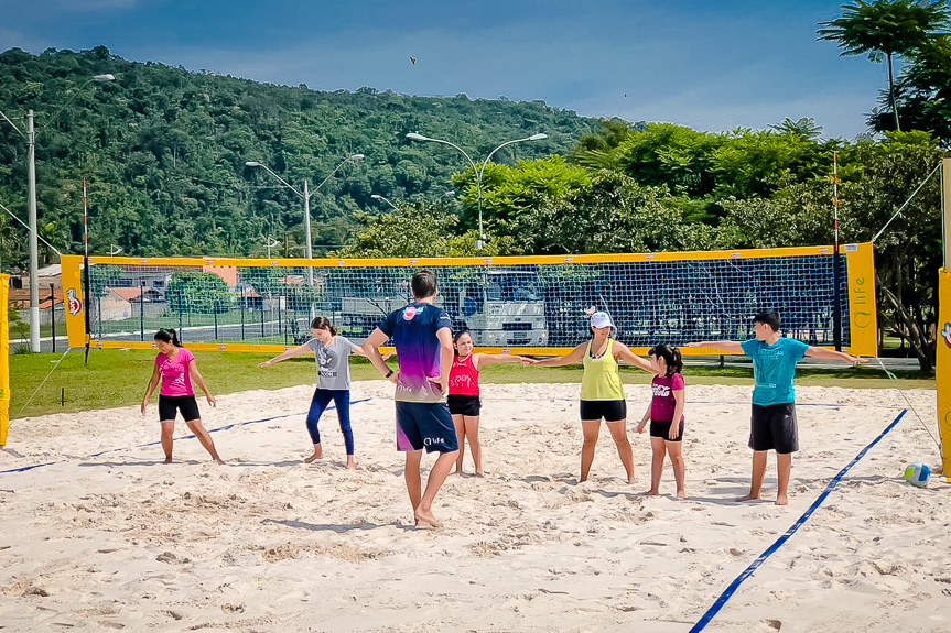 Clinica-Volei-4 Vôlei de Praia: Primeiro dia de clínica agradou jovens no Parque da Cidade
