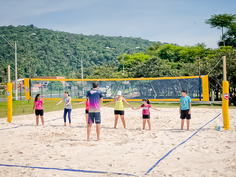Clinica-Volei-5 Vôlei de Praia: Primeiro dia de clínica agradou jovens no Parque da Cidade