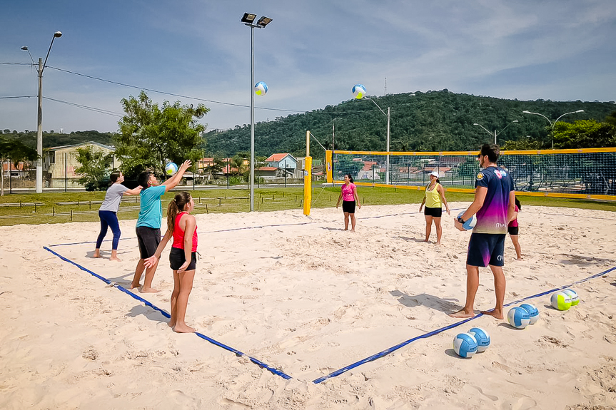 Clinica-Volei-6 Vôlei de Praia: Primeiro dia de clínica agradou jovens no Parque da Cidade