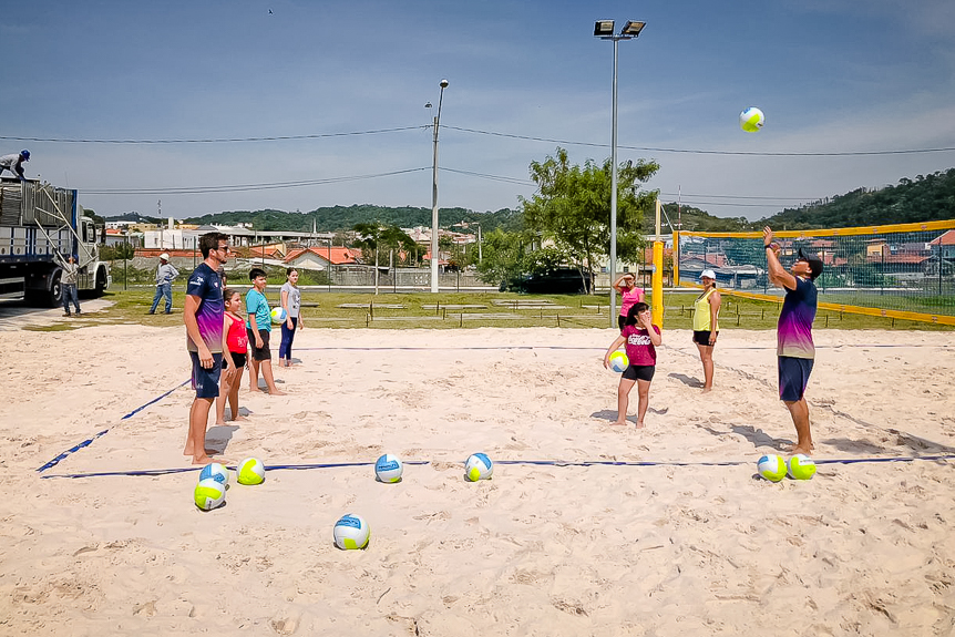 Clinica-Volei-8 Vôlei de Praia: Primeiro dia de clínica agradou jovens no Parque da Cidade