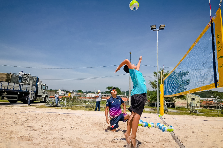 Clinica-Volei-9 Vôlei de Praia: Primeiro dia de clínica agradou jovens no Parque da Cidade