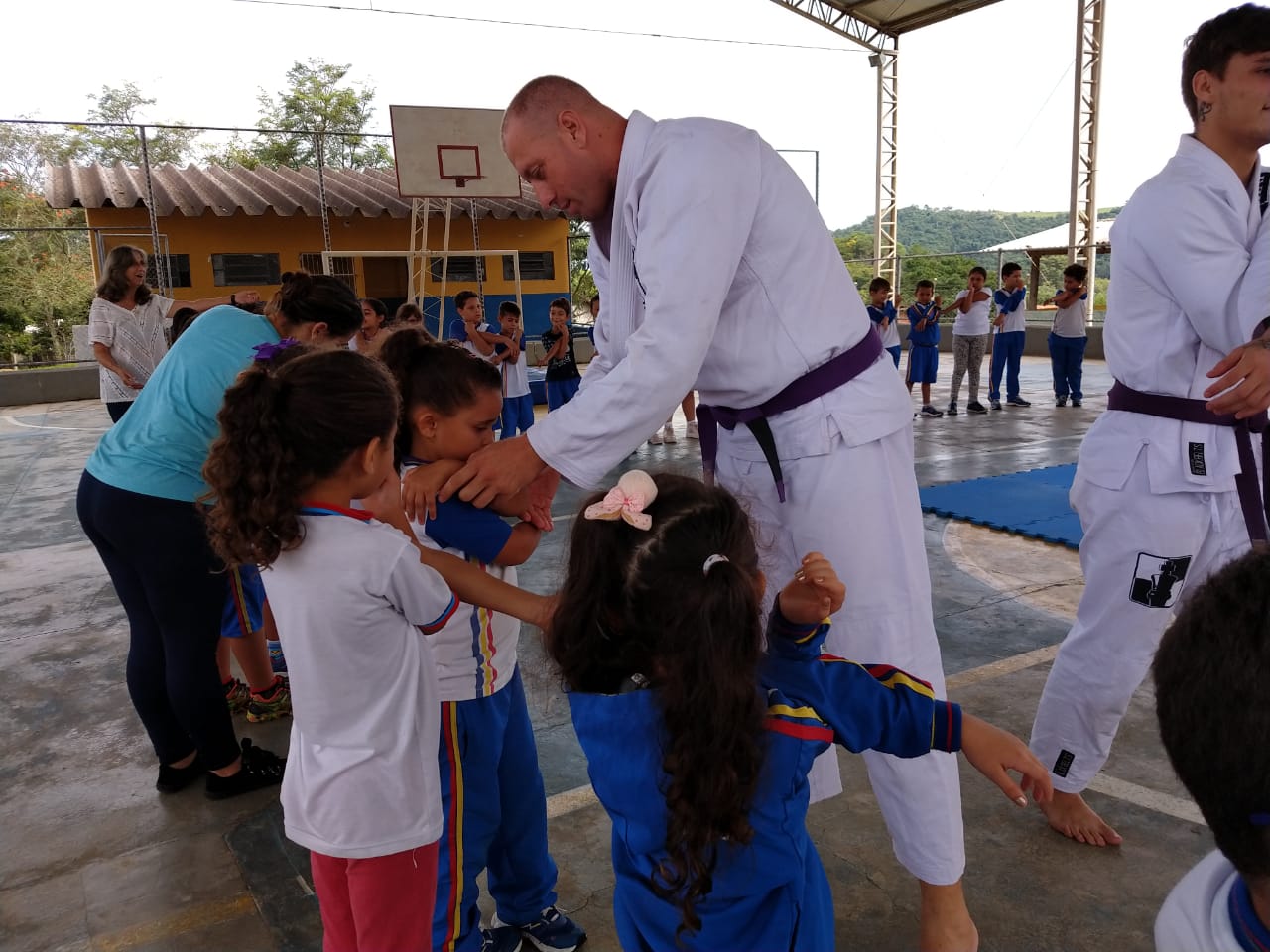 oficina-de-artes-marciais-e-jiu-jitsu-10 Alunos da Jacob Levis recebem oficina de Artes Marciais