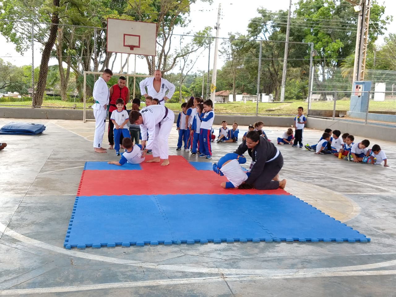 oficina-de-artes-marciais-e-jiu-jitsu-13 Alunos da Jacob Levis recebem oficina de Artes Marciais