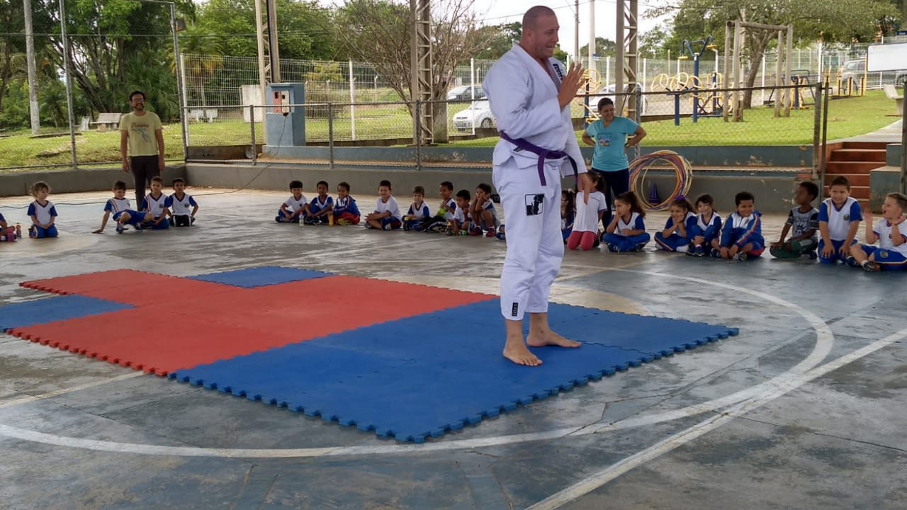 oficina-de-artes-marciais-e-jiu-jitsu-16 Alunos da Jacob Levis recebem oficina de Artes Marciais