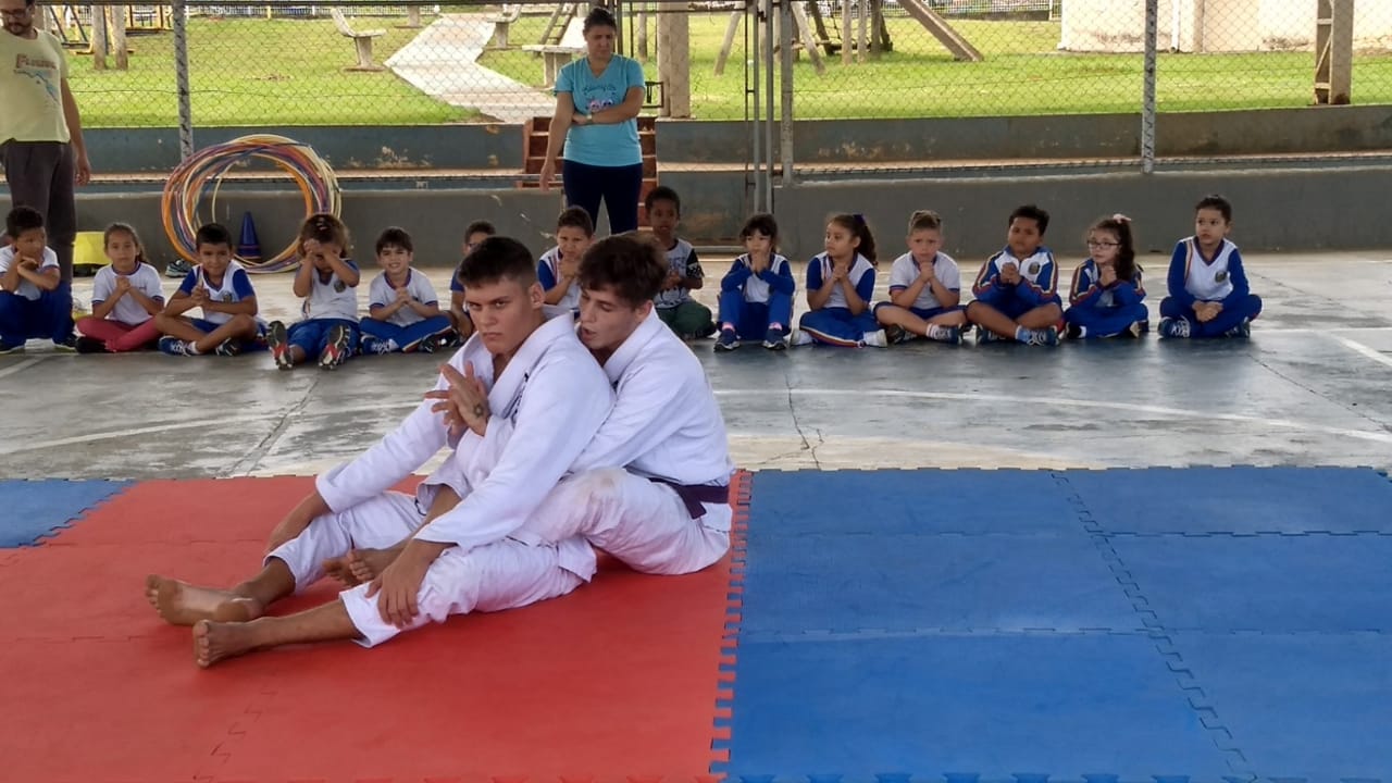 oficina-de-artes-marciais-e-jiu-jitsu-19 Alunos da Jacob Levis recebem oficina de Artes Marciais