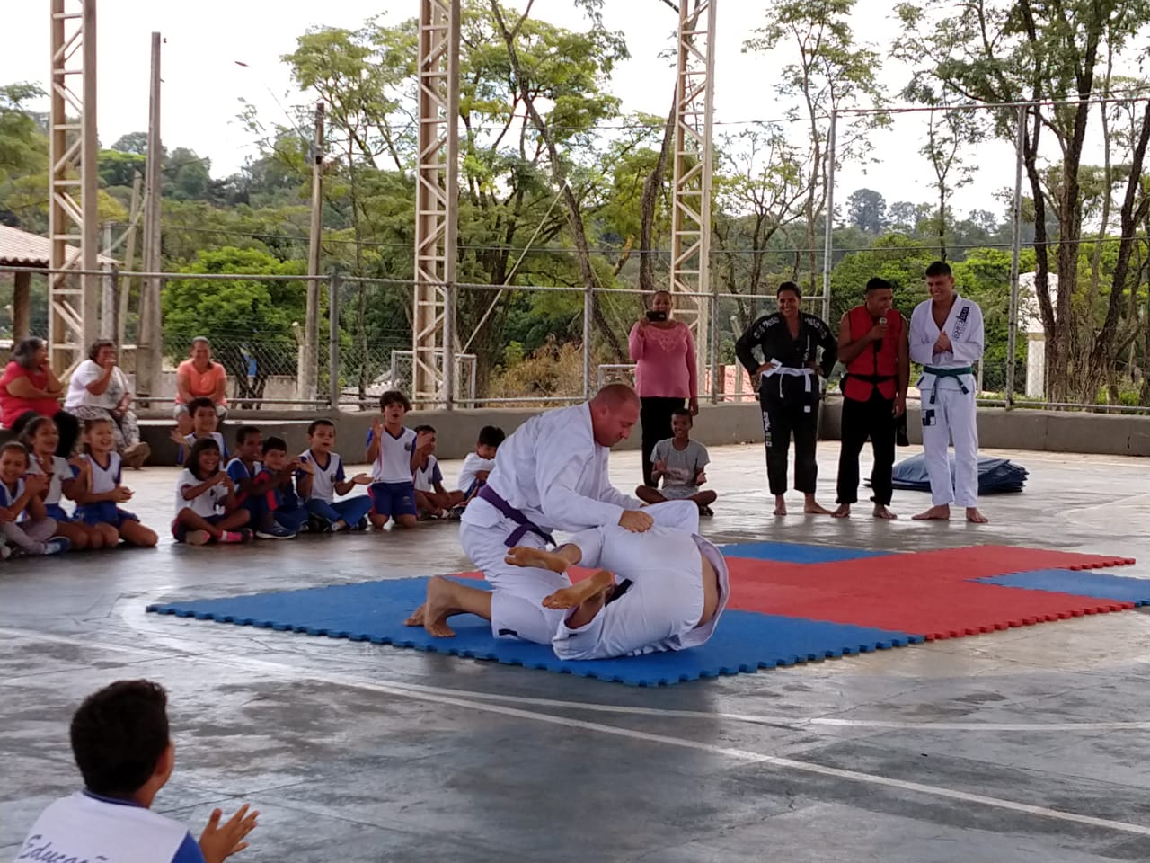 oficina-de-artes-marciais-e-jiu-jitsu-8 Alunos da Jacob Levis recebem oficina de Artes Marciais